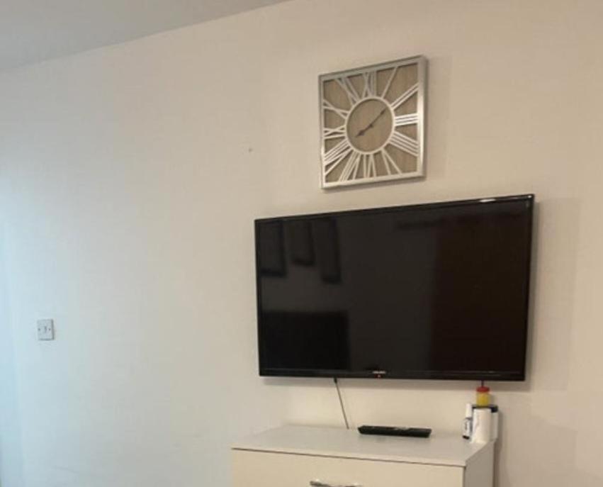 Stylish Furnished Rooms In Barking Centre Экстерьер фото