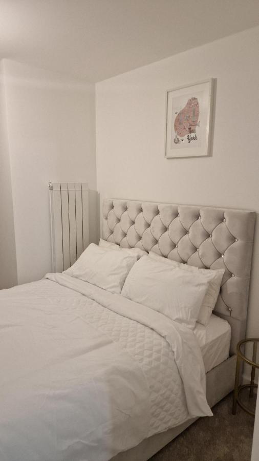 Stylish Furnished Rooms In Barking Centre Экстерьер фото